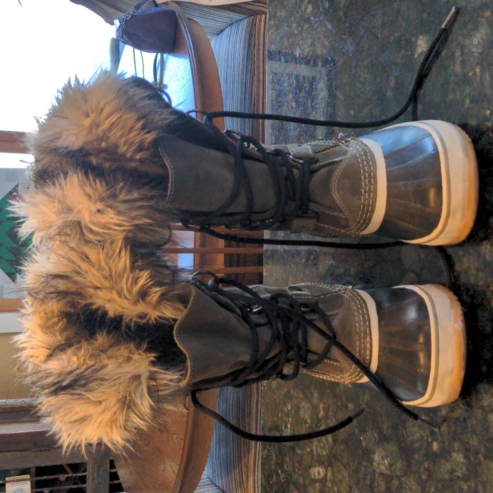 Sorel Joan of Arctic Winter Boots... Size 8